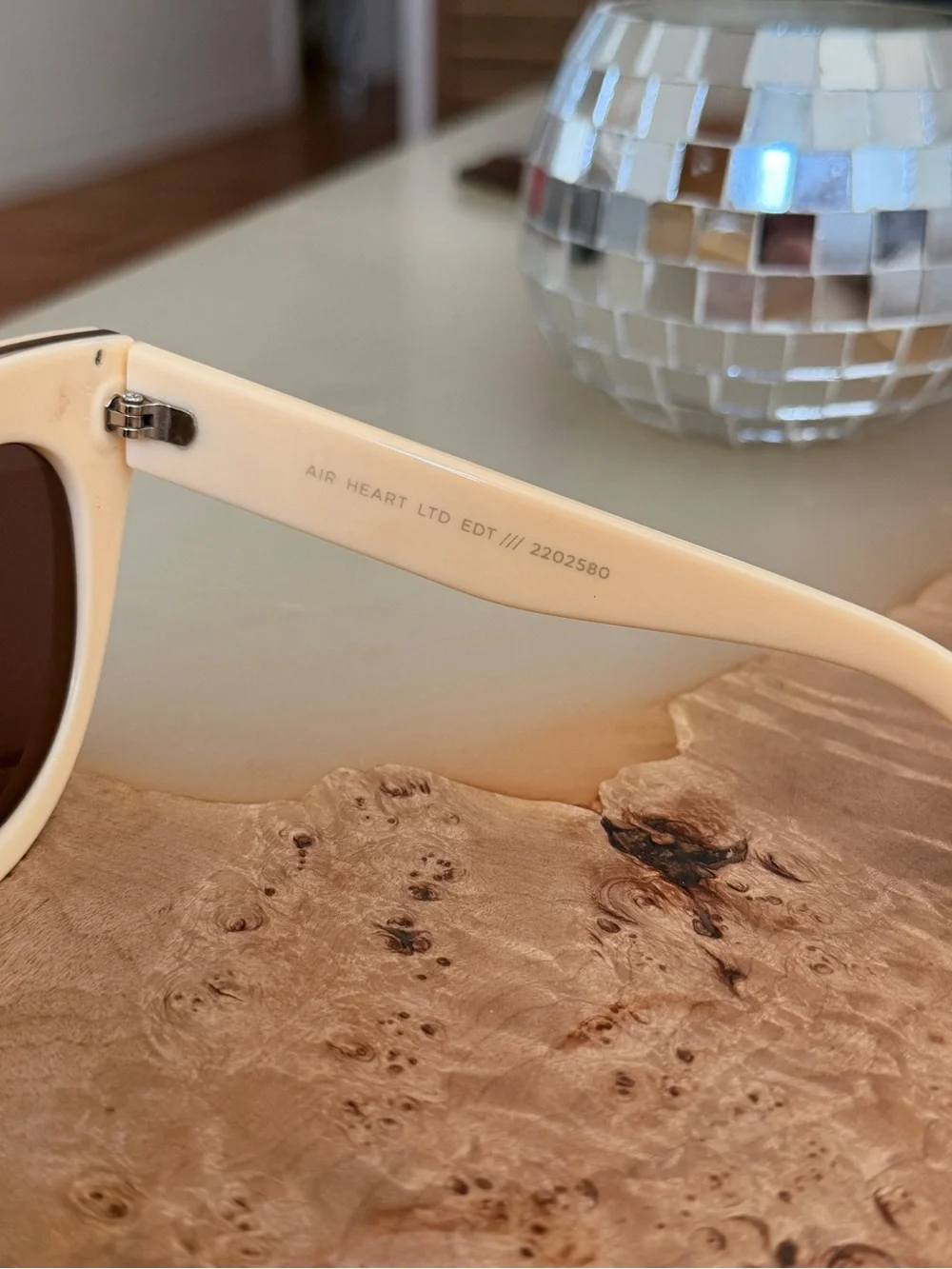 Le Specs Air Heart Sunglasses – Ivory/Cream | Authentic